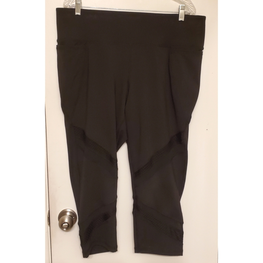 NEW Lane Bryant Cropped Black Moto Yoga Pants
